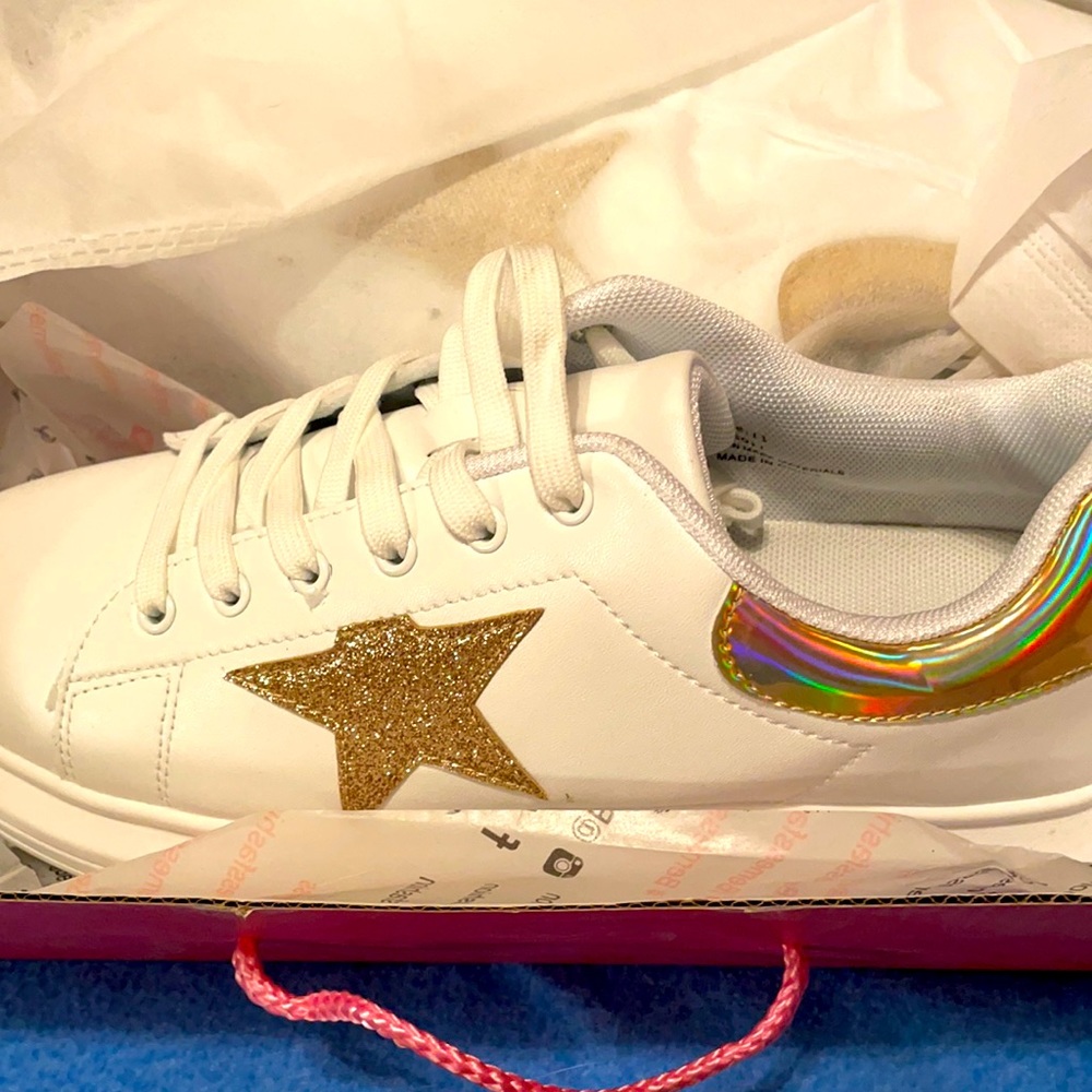 Berness sneakers white and gold size 11